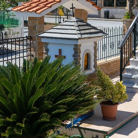 Aigli Luxury Studios Nea Roda Exterior photo