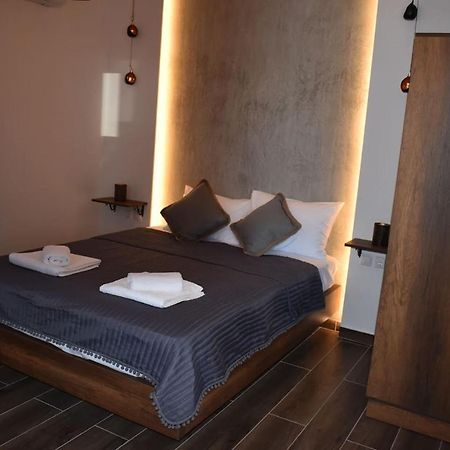 Aigli Luxury Studios Nea Roda Exterior photo
