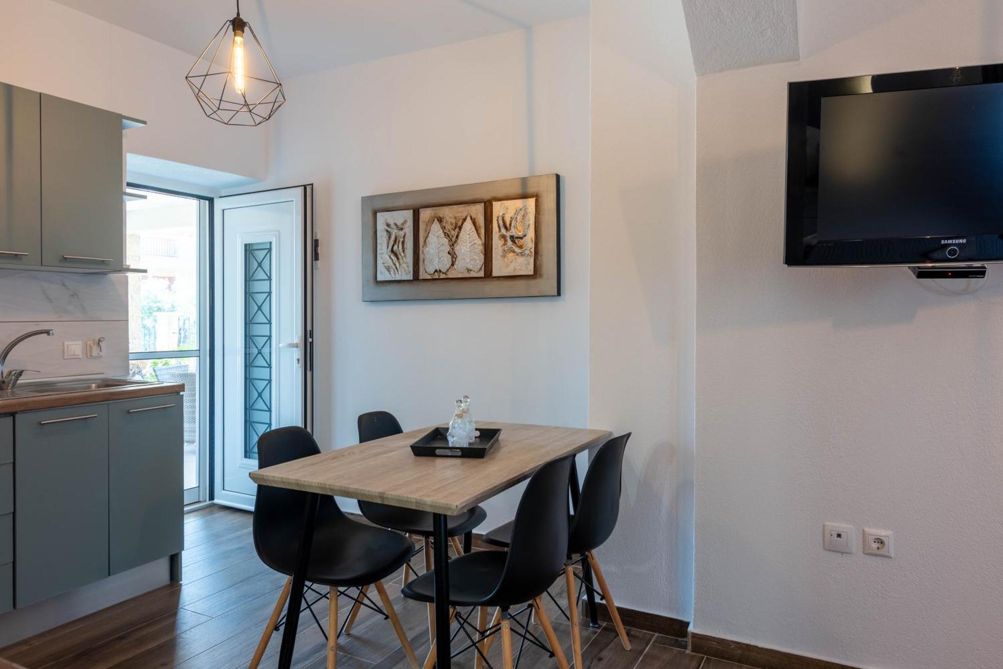 Aigli Luxury Studios Nea Roda Exterior photo