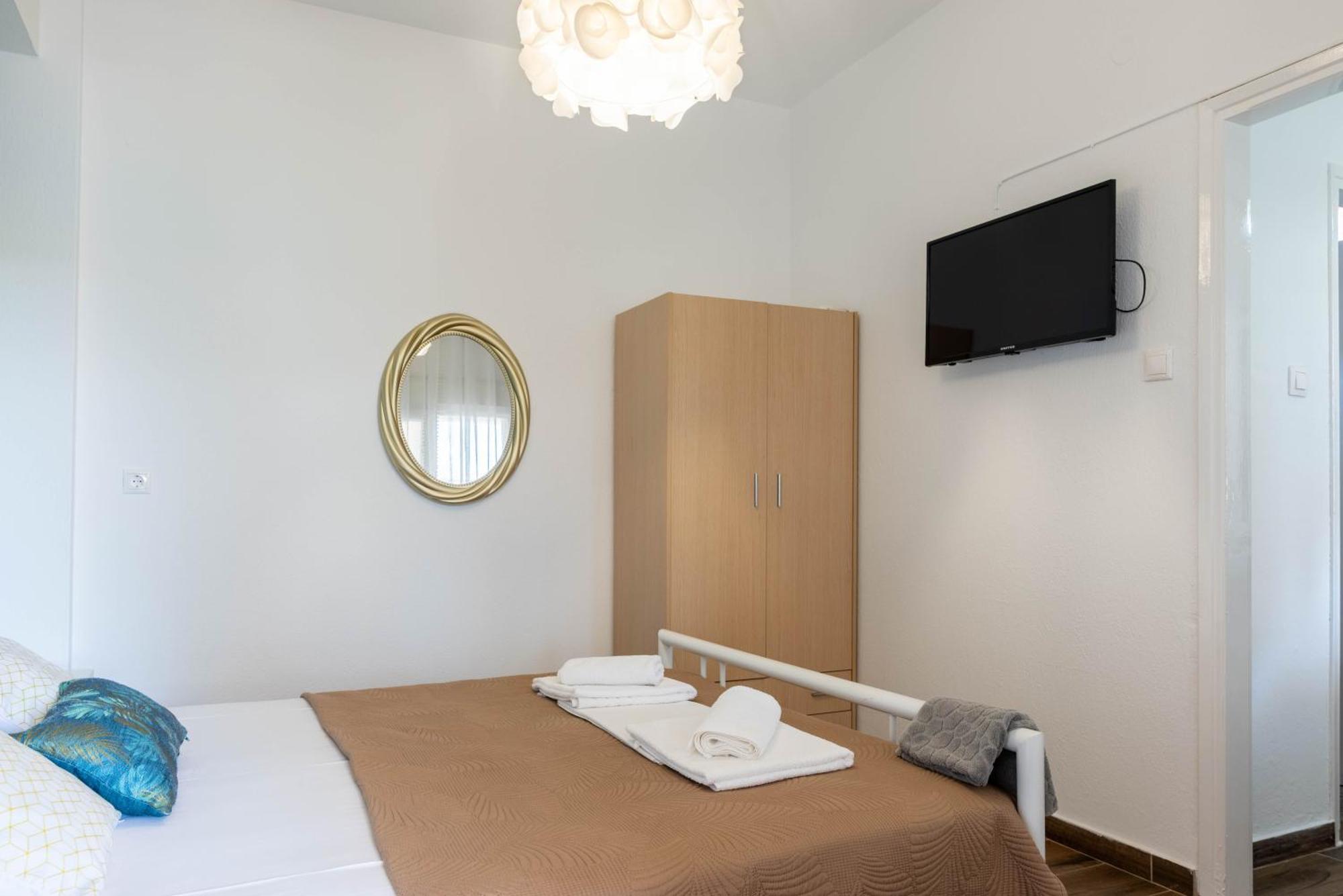 Aigli Luxury Studios Nea Roda Exterior photo