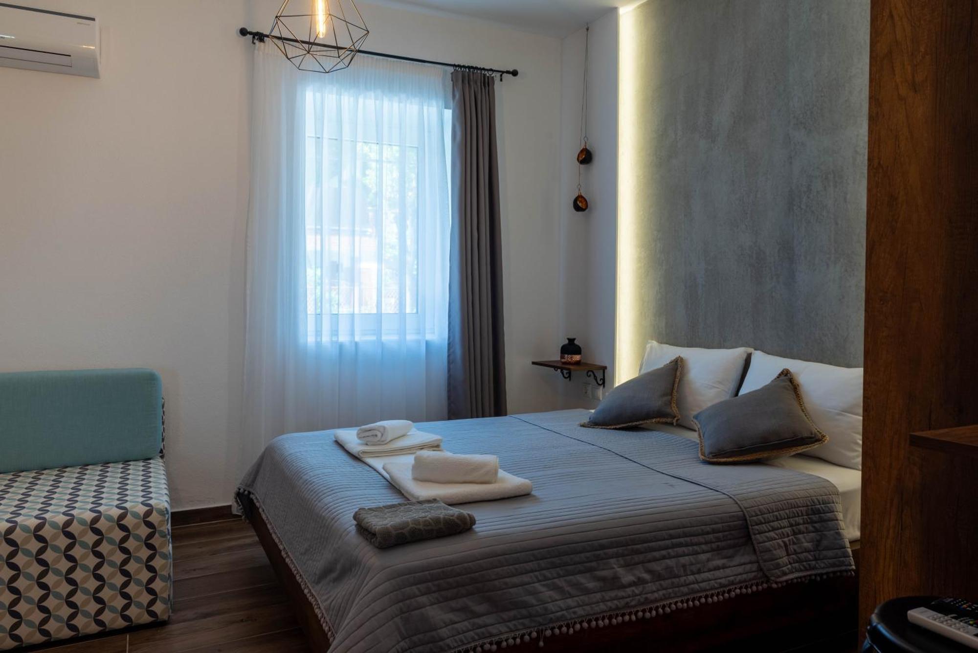 Aigli Luxury Studios Nea Roda Exterior photo