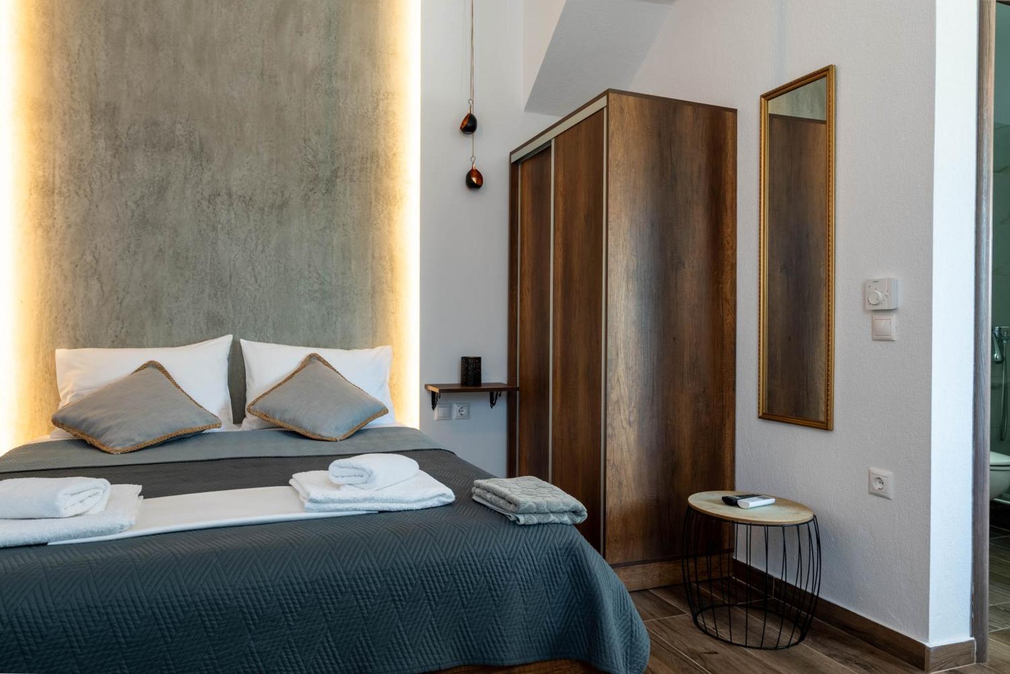 Aigli Luxury Studios Nea Roda Exterior photo