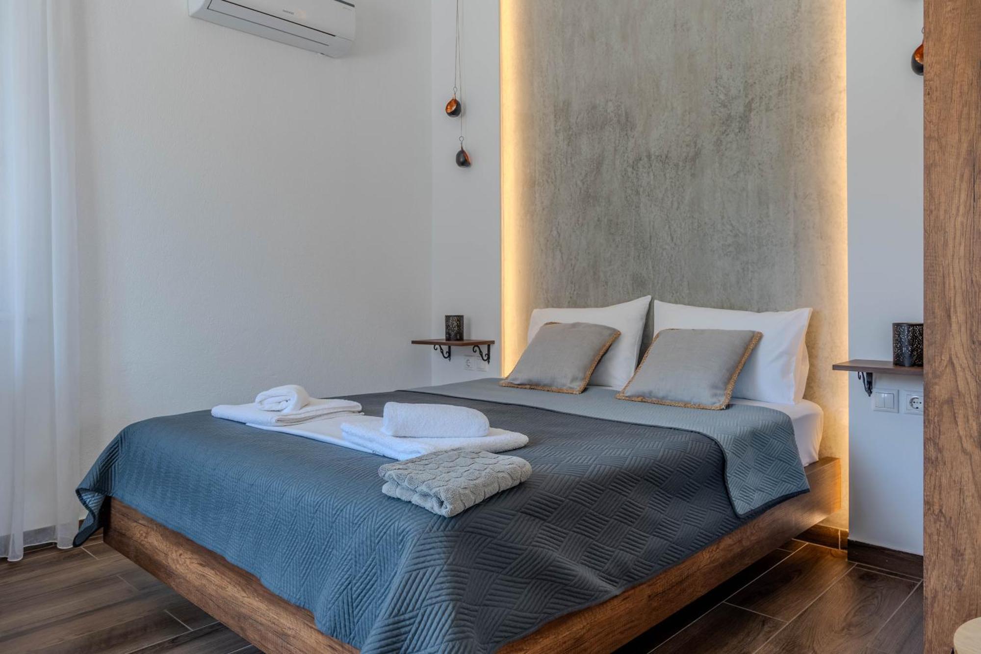 Aigli Luxury Studios Nea Roda Exterior photo