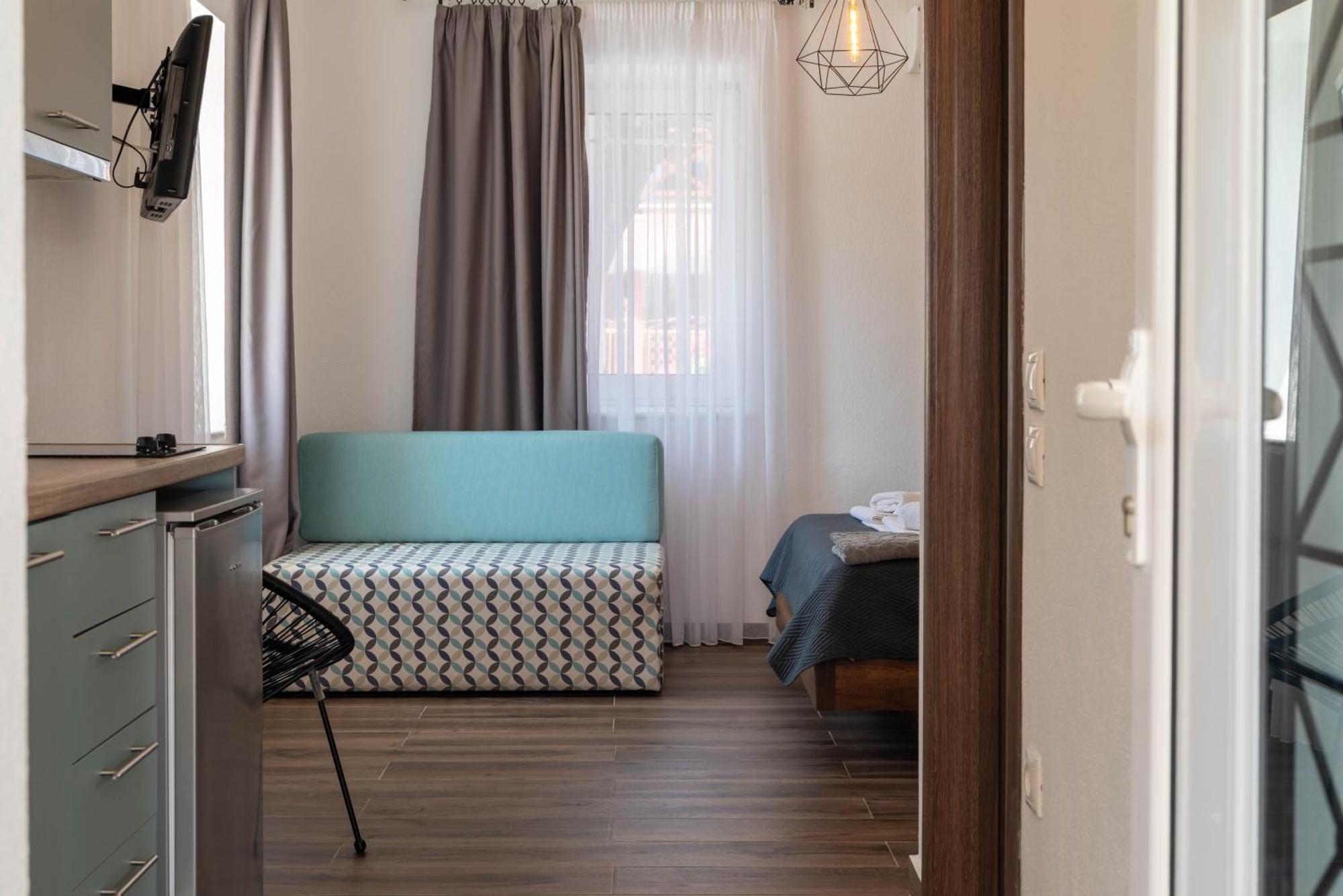 Aigli Luxury Studios Nea Roda Exterior photo