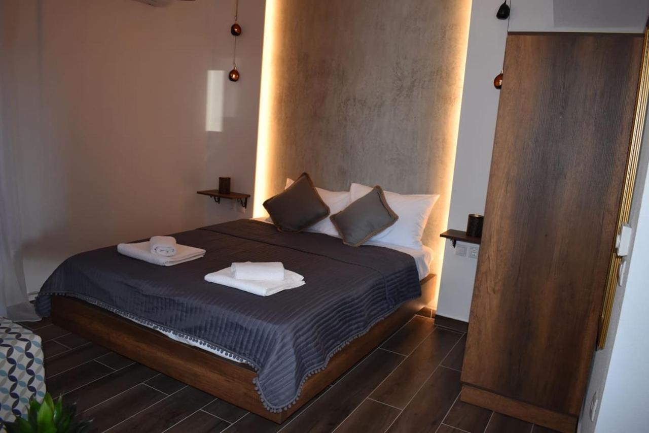 Aigli Luxury Studios Nea Roda Exterior photo