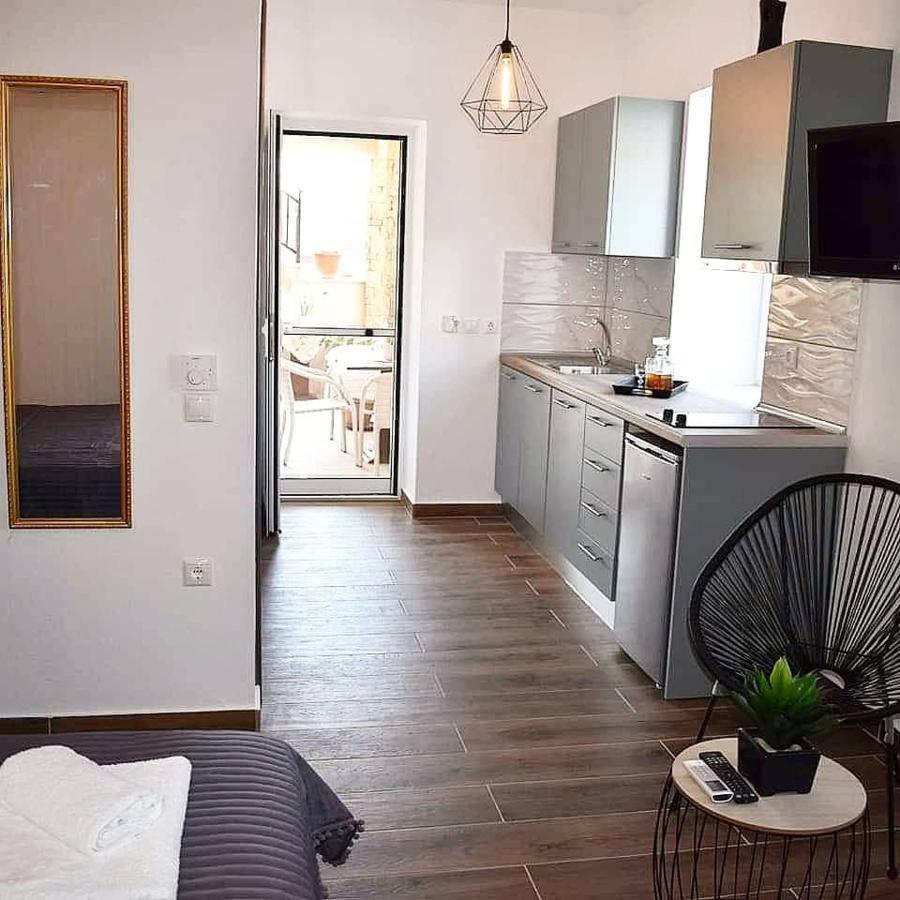 Aigli Luxury Studios Nea Roda Exterior photo