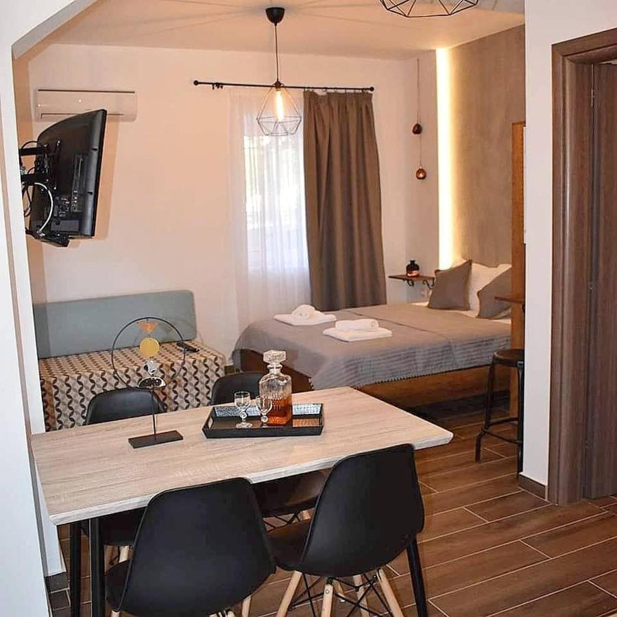 Aigli Luxury Studios Nea Roda Exterior photo