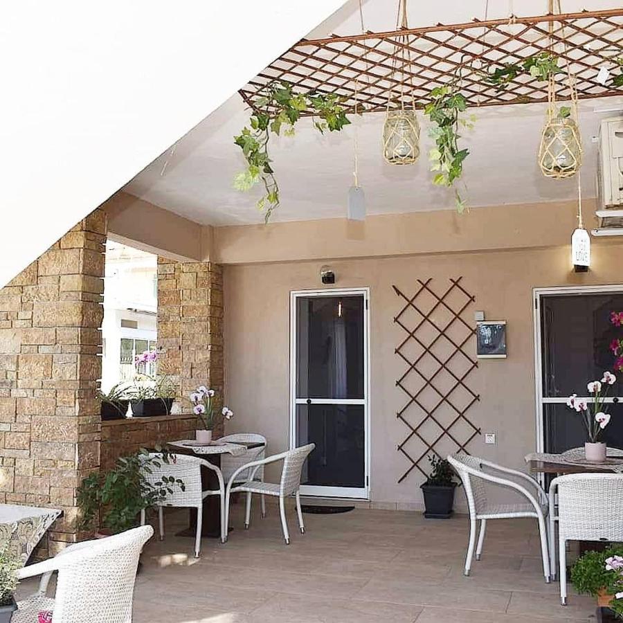 Aigli Luxury Studios Nea Roda Exterior photo