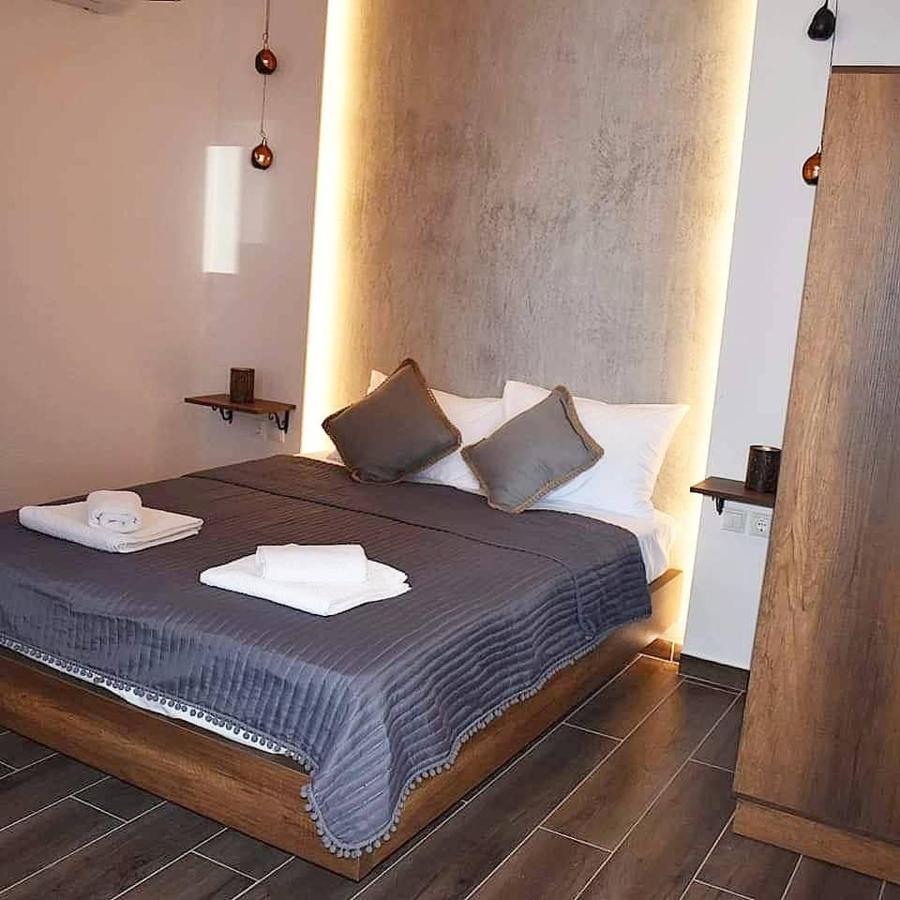 Aigli Luxury Studios Nea Roda Exterior photo